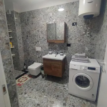 #1 Modern 1br With Balcony In Up-and-coming Hip Area Apartmán